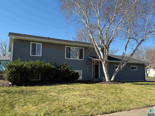 6305 W Cheyenne Dr Drive, Sioux Falls, SD, 57106 | Card Image