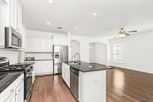 8174 Antebellum Ave, Baton Rouge, LA, 70820-5303 | Card Image