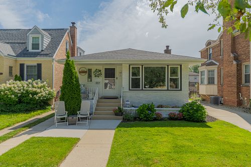 9717 S Springfield Ave, Evergreen Park, IL, 60805-2935 | Card Image