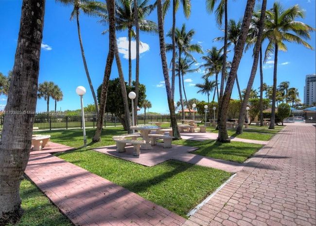 APT-1409 - 2555 Collins Ave, Condo with 2 bedrooms, 2 bathrooms and null parking in Miami Beach FL | Image 46