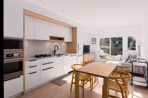 213-2520 Guelph St, Vancouver, BC, V5T0K7 | Card Image