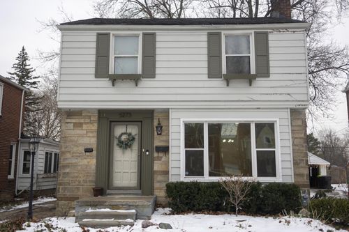5273 Hillcrest St, Grosse Pointe, MI, 48236-2103 | Card Image