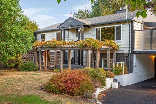2404 Glenayr Dr, Nanaimo, BC, V9S3R7 | Card Image