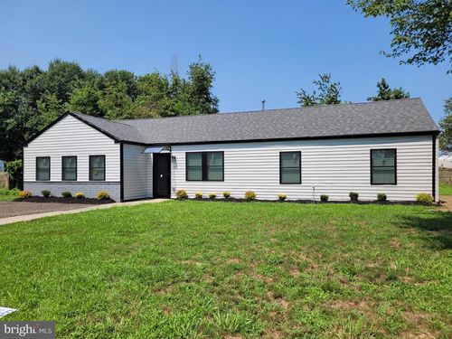 100 Wisteria Ln, PENNS GROVE, NJ, 08069-2246 | Card Image
