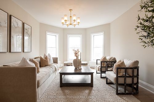 17 West St N, Huntsville, ON, P1H1X6 | Card Image