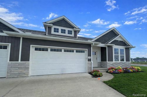 345 Mcdowell Dr, Howell, MI, 48843-5833 | Card Image