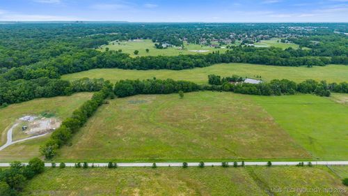 2 Silver Lake Rd, Bartlesville, OK, 74006 | Card Image