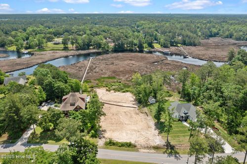 240 White Oak Bluff Rd, Stella, NC, 28582-9757 | Card Image