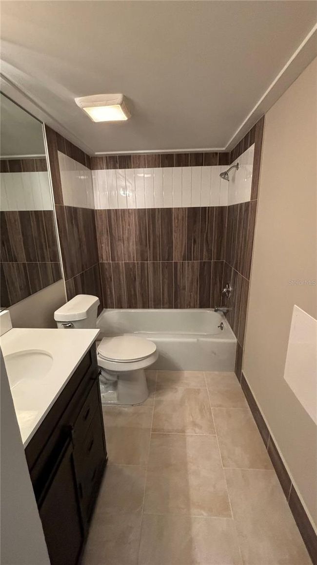 APT-210 - 2763 Woodgate Ln, Condo with 2 bedrooms, 2 bathrooms and null parking in SARASOTA FL | Image 17