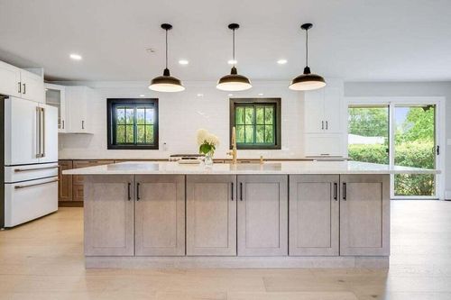 2050 Mount Kisco Dr, Elm Grove, WI, 53122-1150 | Card Image