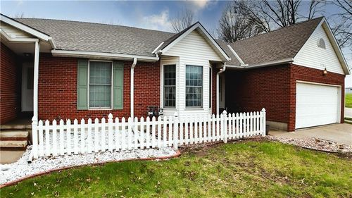3902 Eastgate Dr, Saint Joseph, MO, 64506-4926 | Card Image