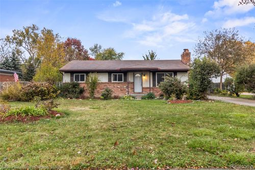 19295 Brandt St, Roseville, MI, 48066-1065 | Card Image