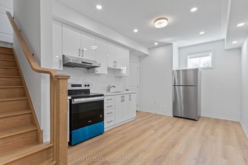 lower-4 Timber Falls Drive, Brampton, ON, L7A5L9 | Card Image