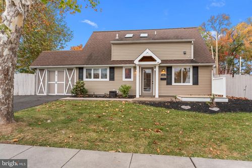 35 Inland Rd, LEVITTOWN, PA, 19057-2331 | Card Image