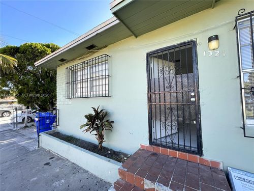 1321 Nw 28th St, Miami, FL, 33142-6650 | Card Image