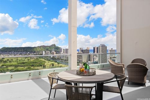 ph1-555 University Ave, Honolulu, HI, 96826-5051 | Card Image