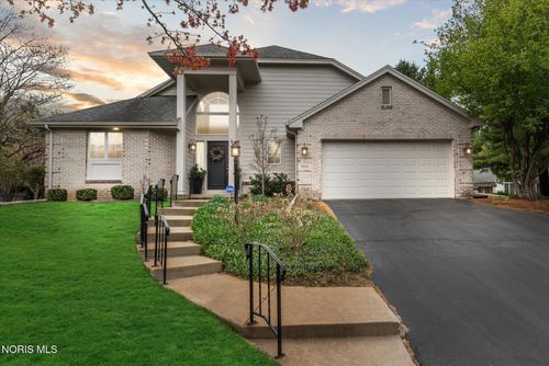 7431 Country Commons Ln, Sylvania, OH, 43560-2968 | Card Image