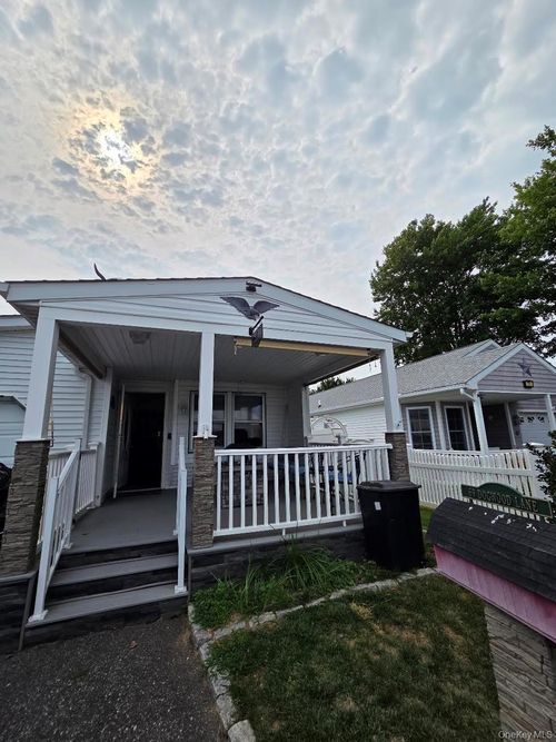 69 Dogwood Ln, Manorville, NY, 11949-3113 | Card Image