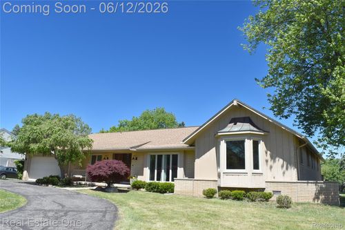 5324 Greenbriar Dr, West Bloomfield, MI, 48323-2327 | Card Image