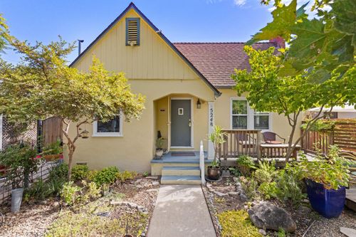 5248 U St, Sacramento, CA, 95817-1646 | Card Image