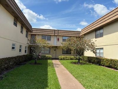 261 - 261 Saxony F, Condo with 2 bedrooms, 2 bathrooms and null parking in Delray Beach FL | Image 1