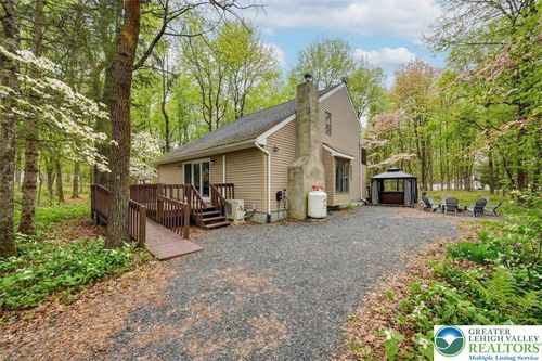 8 Wahoo Ct, ALBRIGHTSVILLE, PA, 18210-3936 | Card Image