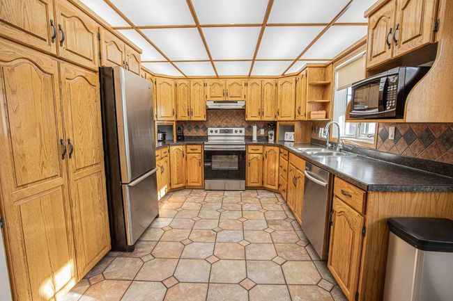 10701 104 Street, House other with 4 bedrooms, 3 bathrooms and 4 parking in High Level AB | Image 15