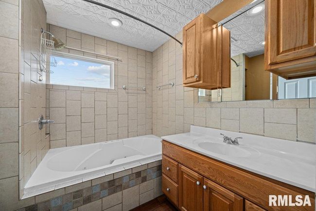 2920 E 35 Th St, House other with 4 bedrooms, 2 bathrooms and null parking in Davenport IA | Image 30
