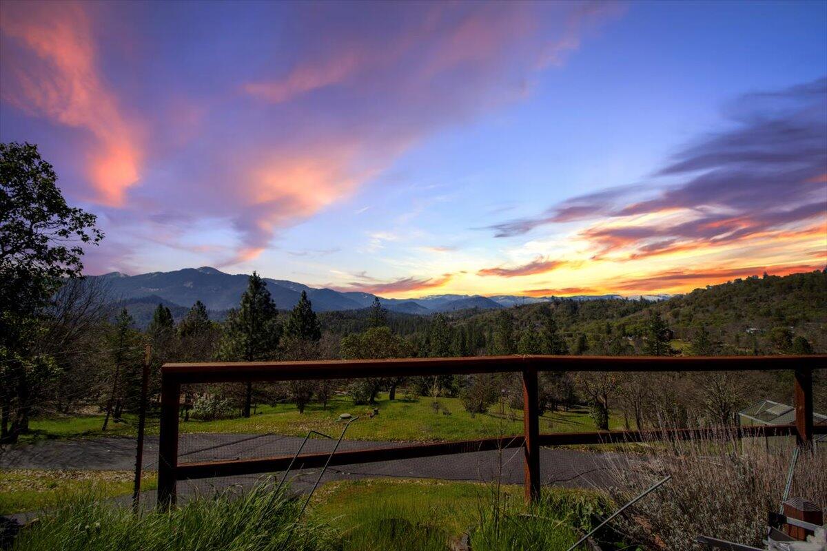 Cloverlawn Dr, Grants Pass, OR 97527