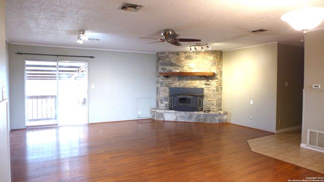 25 Us Highway 87, House other with 3 bedrooms, 2 bathrooms and null parking in Comfort TX | Image 11
