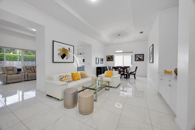 15037 Sw 174 Th St, House other with 4 bedrooms, 4 bathrooms and null parking in Miami FL | Image 5