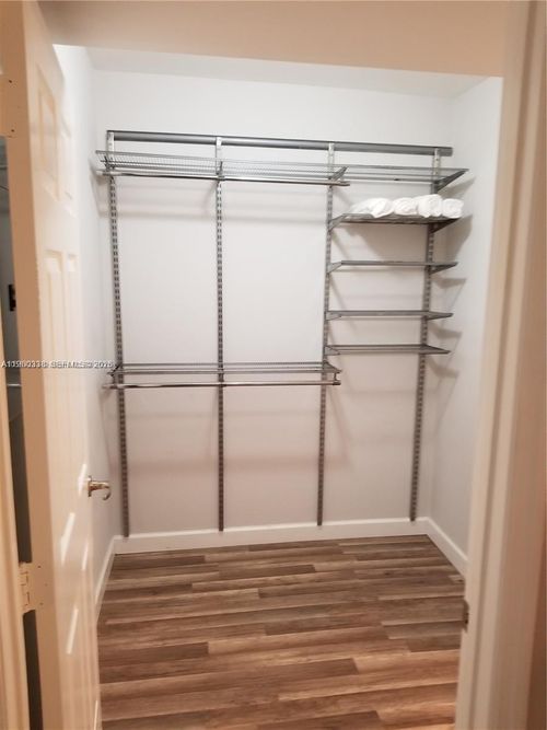 apt-5-1045 Meridian Ave, Miami Beach, FL, 33139-8324 | Card Image