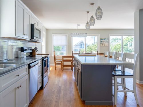 29 Crest Street, Middletown, RI, 02842 | Card Image