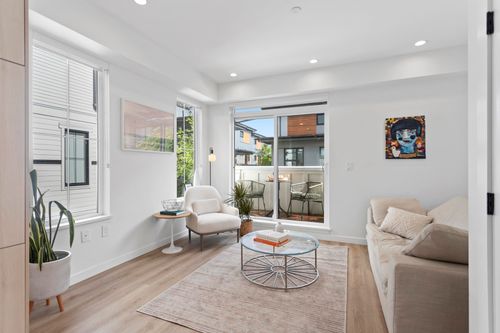 21-237 Ridgeway Ave, North Vancouver, BC, V7L0H6 | Card Image