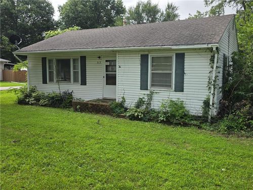 212 E Melvin St, Arma, KS, 66712-4066 | Card Image