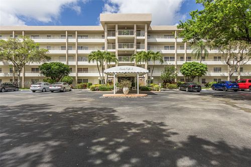 apt-407-3970 Oaks Clubhouse Dr, Pompano Beach, FL, 33069-3675 | Card Image