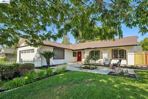 933 Algonquin Ave, Livermore, CA, 94551-1801 | Card Image