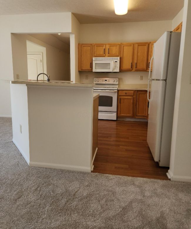 6547 Dorothys Crk, Condo with 2 bedrooms, 2 bathrooms and null parking in Canal Winchester OH | Image 7
