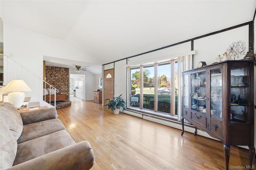 68 Bates St, Islip, NY, 11751-1404 | Card Image