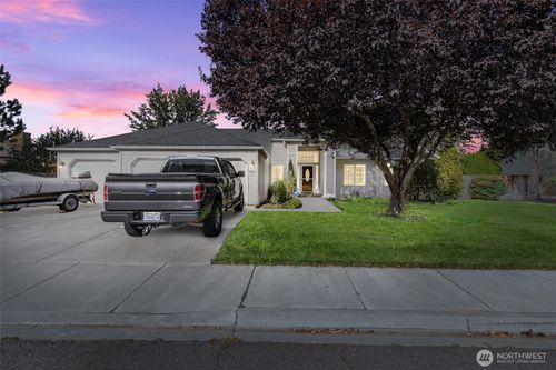 905 N Pittsburg St, Kennewick, WA, 99336-8142 | Card Image