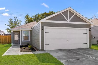 Single Story Home with three bedrooms/ two bathroom. | Image 1