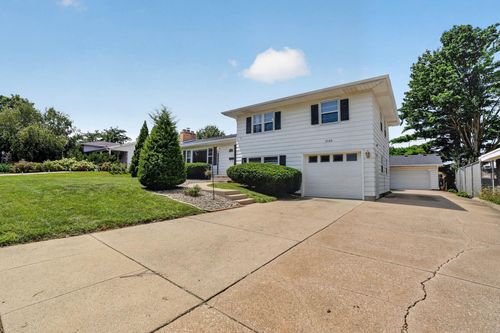 2140 Touchae St, Waterloo, IA, 50702-4126 | Card Image