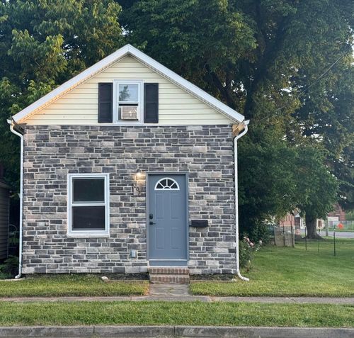 207 E Mill St, Circleville, OH, 43113-1915 | Card Image