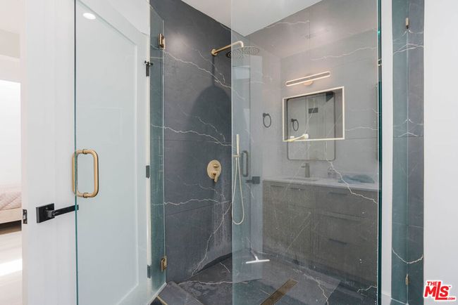 5737 Allott Ave, House other with 6 bedrooms, 6 bathrooms and 2 parking in Sherman Oaks CA | Image 39