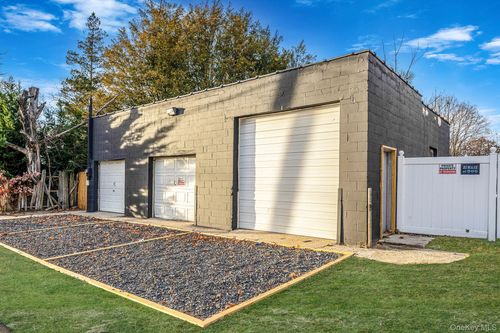 45 Redington St, Bay Shore, NY, 11706-7410 | Card Image