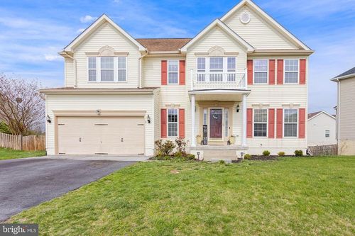 32 Lofting Ln, MARTINSBURG, WV, 25405-7343 | Card Image