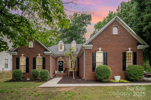 10011 Spring Park Dr, Charlotte, NC, 28269-5204 | Card Image