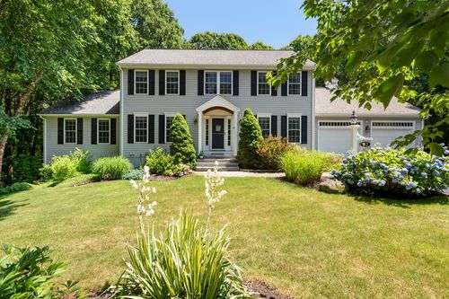 32 Field Rd, Medway, MA, 02053-2024 | Card Image