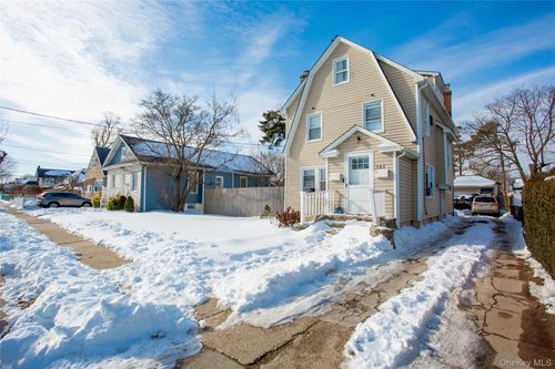 261 Rutland Rd, Freeport, NY, 11520-1717 | Card Image