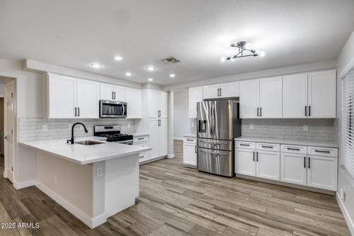 1883 W Falcon Dr, Chandler, AZ, 85286-7917 | Card Image